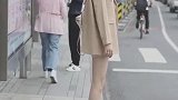 这么好看的女生也坐公交车