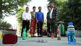 二货套圈圈套中了个姑娘，结果还真带走了！笑死个人