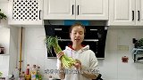 春天吃蒜薹，别直接下锅，教你大饭店不外传做法，鲜嫩清脆比肉香
