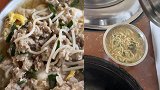 安徽安庆：破防！奶奶给孙子煮面碗里全是肉 她自己的却