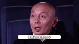 葛优带儿子外出吃饭，小家伙身高出挑性格活泼，两人走路姿势一模一样