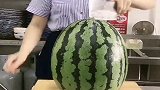 我们吃的西瓜，原来可以这样切呀，看完真是长见识了！