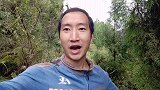 阿斌返乡创业，准备养鸡，在老爸的帮助下，抡起锤子就开干