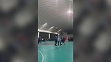 库里之中国分库！小哥哥连续命中超远三分 把对手投得生无可恋