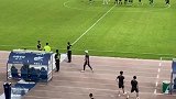 大比分无奈落败 张外龙赛后孤独离场倍感无奈
