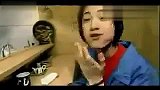 只剩鱼骨放回鱼缸供欣赏