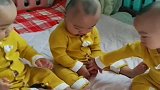 三胞胎兄弟，一言不合就开战，眼前这一幕，看完忍不住笑了！