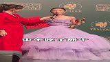 周冬雨获百花奖最佳女主角，采访过程神回复真是太搞笑了！