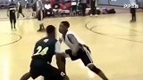 连续变向晃飞对手+高难度上篮！24号球员都这么强？