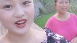 婶婶在后面，我都有点不好意思了。