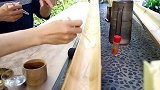 火遍日本的“流水素面”，顾客吃完纷纷吐槽：吃法真恶心