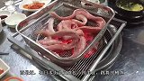 厨师处理鳗鱼，鳗鱼刚想反咬一口就被“爆头”，趁着没死切成刺身