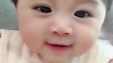 宝宝的表情，真的特别呆萌