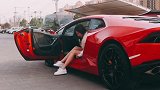 女神小姐姐开跑车，你喜欢哪个？