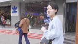 小短腿这次连小宝宝都不放过，用糖引诱小宝宝，小宝宝超级淡定了