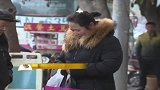 丈夫婚后大变样，酗酒打牌还管妻子要钱，妻子大发雷霆一顿骂！