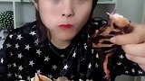 吃货吃章鱼足，像不像牛尾巴！