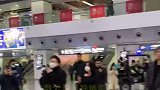 女孩跑数公里见异地男友，男友激动的说不出话