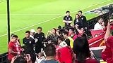 蔡慧康赛前来到北看台球迷区道歉 但扩音器故障被球迷狂嘘