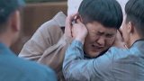 小伙羞辱下属傻弟弟让他学狗叫，哥哥一拳教他做人
