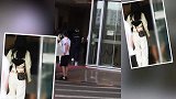 赵丽颖现身机场身材太A，渔夫帽吊带衣秀小蛮腰，小仙女又回来了