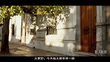 男子吞下了一大瓶玻璃弹珠，竟然吐出了一个巨大灯泡，太神奇了！