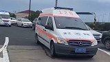 浙江温岭8名危重症伤员转往杭州治疗 沿路车辆让出生命通道