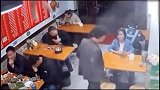 从天花板上飞下来的猫，太厉害了，上蹿下跳的