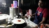 印度街头的超大煎饼，老板一顿操作猛如虎，成品却让人望而生畏