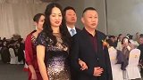 保养就是要趁早，俩亲家也是全场的焦点，这才是婚礼高潮吧！