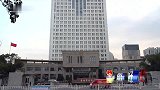 村里的黑恶势力无恶不作为祸一方，名警察对黑恶团伙发起总攻