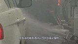 老外用高压水枪去鱼鳞，威力堪比“屠龙刀”，镜头记录全过程