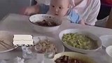 那眼睛直勾勾的，妥妥小吃货一枚