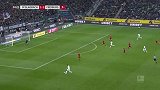 第25分钟门兴格拉德巴赫球员马库斯·图拉姆射门 - 击中门框