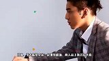 圣诞节变情人节蔡卓宜与王大陆一同现身机场，手提鲜花活力满满