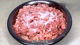爱吃香肠的要收藏，教你在家灌鸡肉香肠，比猪肉香肠省钱又好吃