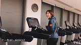 勤奋！亚足联颁奖前夜王霜健身房打卡 值得称赞！