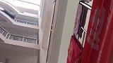 硬核！河南一高校用吊车帮学生搬行李 新生：太方便了