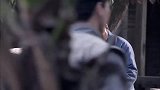 抉择：国军小兵当街撞翻老人，姑娘看不下去，直接揍趴小兵