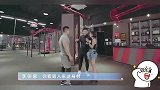 健身教练浑身腱子肉，赵奕欢一见羡慕不已，李伯恩醋坛子全打翻