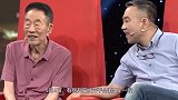 89岁杨少华带病现身德云社，走路不稳却无人扶，瘦到衣服好空荡