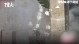 5男3女捐赠口罩助力武汉，不料包裹被当成炸弹，被消防强制爆破