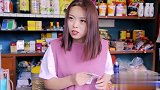 美女开超市，没想来了一个怪顾客，真是太搞笑了