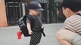 爸爸忽悠不想上幼儿园的儿子，接下来的一幕，看完别笑