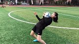 有个会踢球的女朋友是什么体验？足球狗终其一生的追求