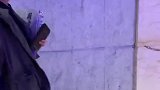 偶遇陈钰琪姑娘，当看到手里拿的东西，网友活该你红！