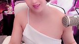 短发女人穿搭有范，翻唱歌曲也是精彩好听！