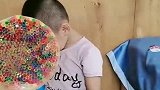 妈妈做的超级泡泡机，一下子可以吹出很多泡泡