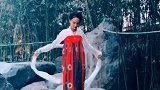 这是一首让人回忆的歌，音乐响起回忆不断