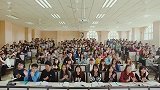 学霸遇上天才，天才瞬间反驳学霸的观点，和科学界大佬轻松交流